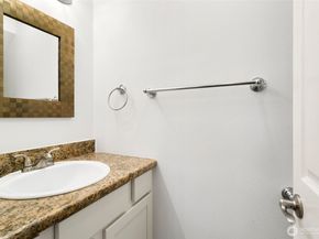 708 6th Avenue S E104, Kent WA 98032