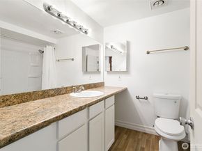 708 6th Avenue S E104, Kent WA 98032