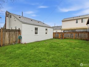 10041 15th Avenue SW, Seattle WA 98146