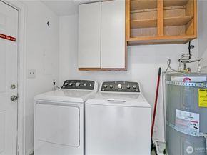 10041 15th Avenue SW, Seattle WA 98146