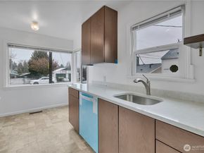 10041 15th Avenue SW, Seattle WA 98146
