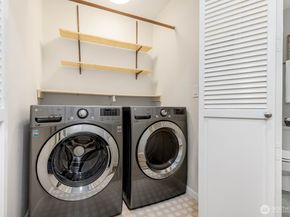 7600 SE 29th St 311, Mercer Island WA 98040