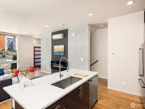 6221 20th Avenue NW, Seattle WA 98107