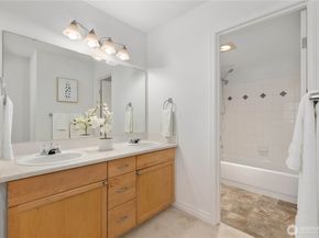 18501 SE NEWPORT Way H235, Issaquah WA 98027