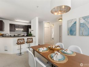 18501 SE NEWPORT Way H235, Issaquah WA 98027