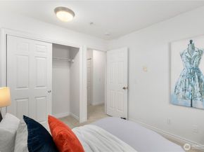 18501 SE NEWPORT Way H235, Issaquah WA 98027