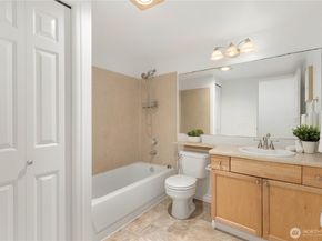 18501 SE NEWPORT Way H235, Issaquah WA 98027