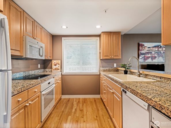 601 W Mercer Place 304, Seattle WA 98119