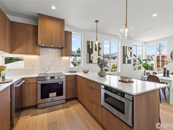 2456 55th Avenue SW, Seattle WA 98116