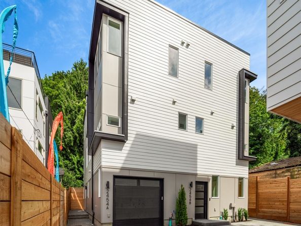 2454 55th Avenue SW A, Seattle WA 98116