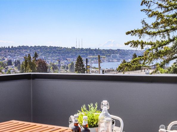 4222 Linden Avenue N, Seattle WA 98103