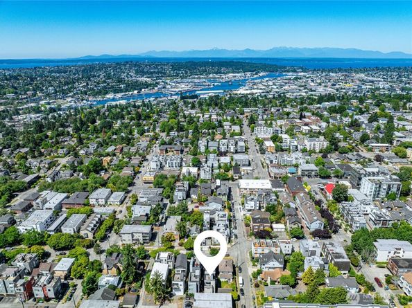 4222 Linden Avenue N, Seattle WA 98103
