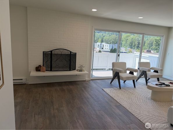 9911 NE 119th Court A, Kirkland WA 98034