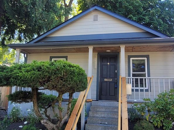 5621 Brooklyn Avenue NE, Seattle WA 98105