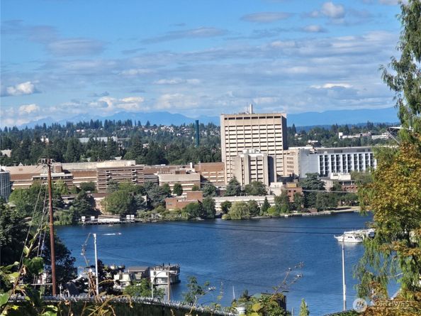 2419 Federal Avenue E, Seattle WA 98102