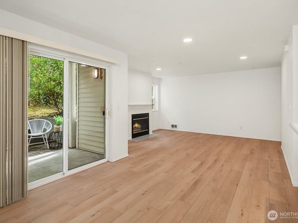 2989 142nd Place SE 3, Bellevue WA 98007