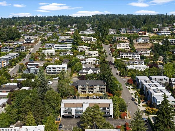 10110 NE 60th Street 104, Kirkland WA 98033