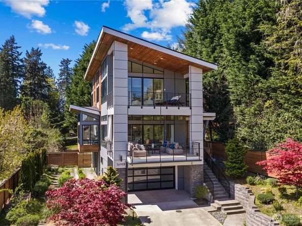 16908 SE 34th Street, Bellevue WA 98008