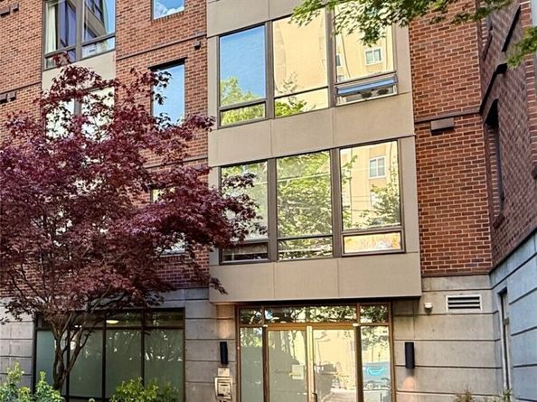 4547 8th Avenue NE 204, Seattle WA 98105