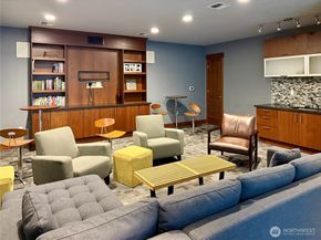 4547 8th Avenue NE 204, Seattle WA 98105