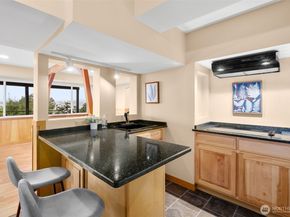 10879 Bill Point Circle NE, Bainbridge Island WA 98110