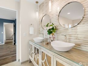 10879 Bill Point Circle NE, Bainbridge Island WA 98110
