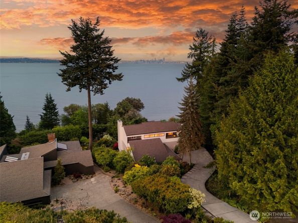 10879 Bill Point Circle NE, Bainbridge Island WA 98110