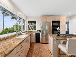 10879 Bill Point Circle NE, Bainbridge Island WA 98110