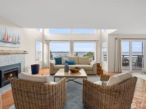 10879 Bill Point Circle NE, Bainbridge Island WA 98110