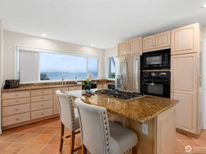 10879 Bill Point Circle NE, Bainbridge Island WA 98110