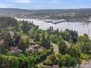 10879 Bill Point Circle NE, Bainbridge Island WA 98110
