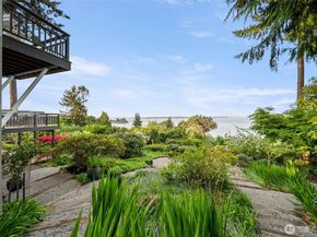 10879 Bill Point Circle NE, Bainbridge Island WA 98110