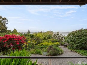 10879 Bill Point Circle NE, Bainbridge Island WA 98110