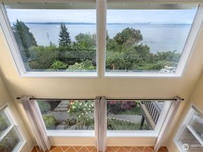 10879 Bill Point Circle NE, Bainbridge Island WA 98110