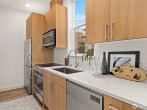 724 N 36th Street, Seattle WA 98103