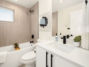 319 NW 87th Street B, Seattle WA 98117