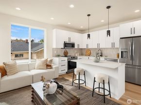 319 NW 87th Street B, Seattle WA 98117
