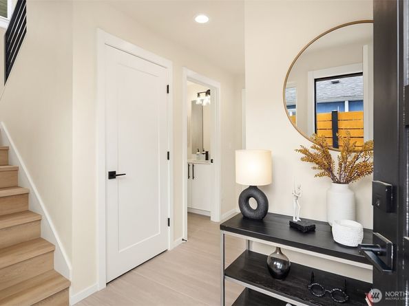 319 NW 87th Street B, Seattle WA 98117