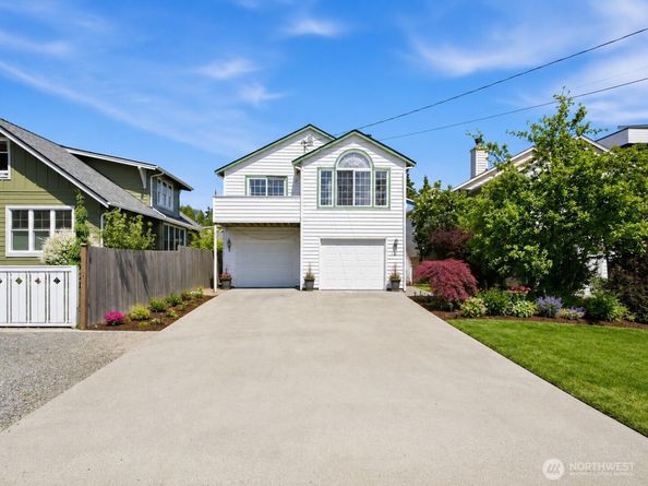 512 N 104th Street, Seattle WA 98133