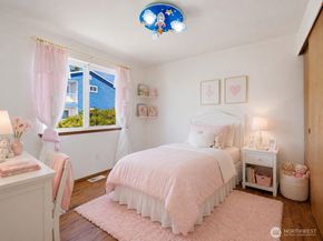 512 N 104th Street, Seattle WA 98133