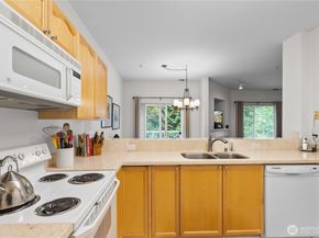 12118 NE 171st Place E203, Bothell WA 98011