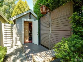 502 95th Avenue NE, Bellevue WA 98004