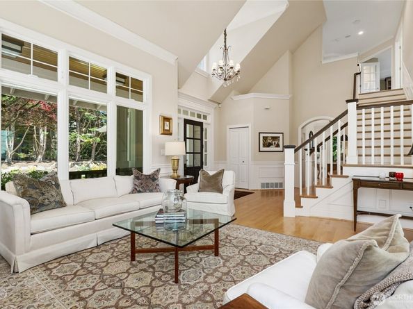 502 95th Avenue NE, Bellevue WA 98004