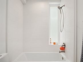 633 13th Avenue E, Seattle WA 98102
