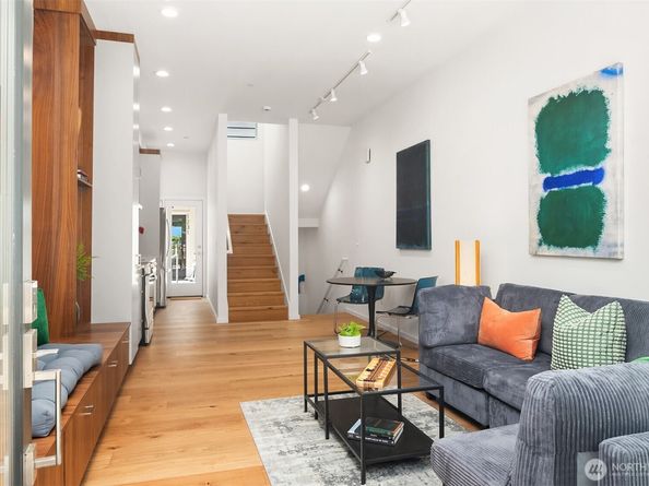 633 13th Avenue E, Seattle WA 98102