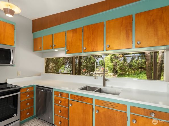 6180 NE 185th Street, Kenmore WA 98028