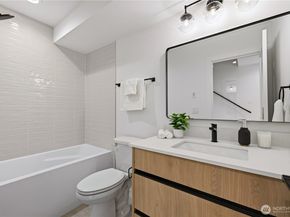 3817 C Fremont Avenue N, Seattle WA 98103