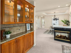 4406 Providence Point Place SE 302, Issaquah WA 98029
