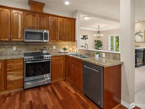 4406 Providence Point Place SE 302, Issaquah WA 98029