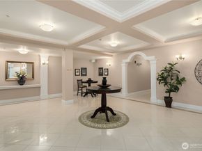 4406 Providence Point Place SE 302, Issaquah WA 98029